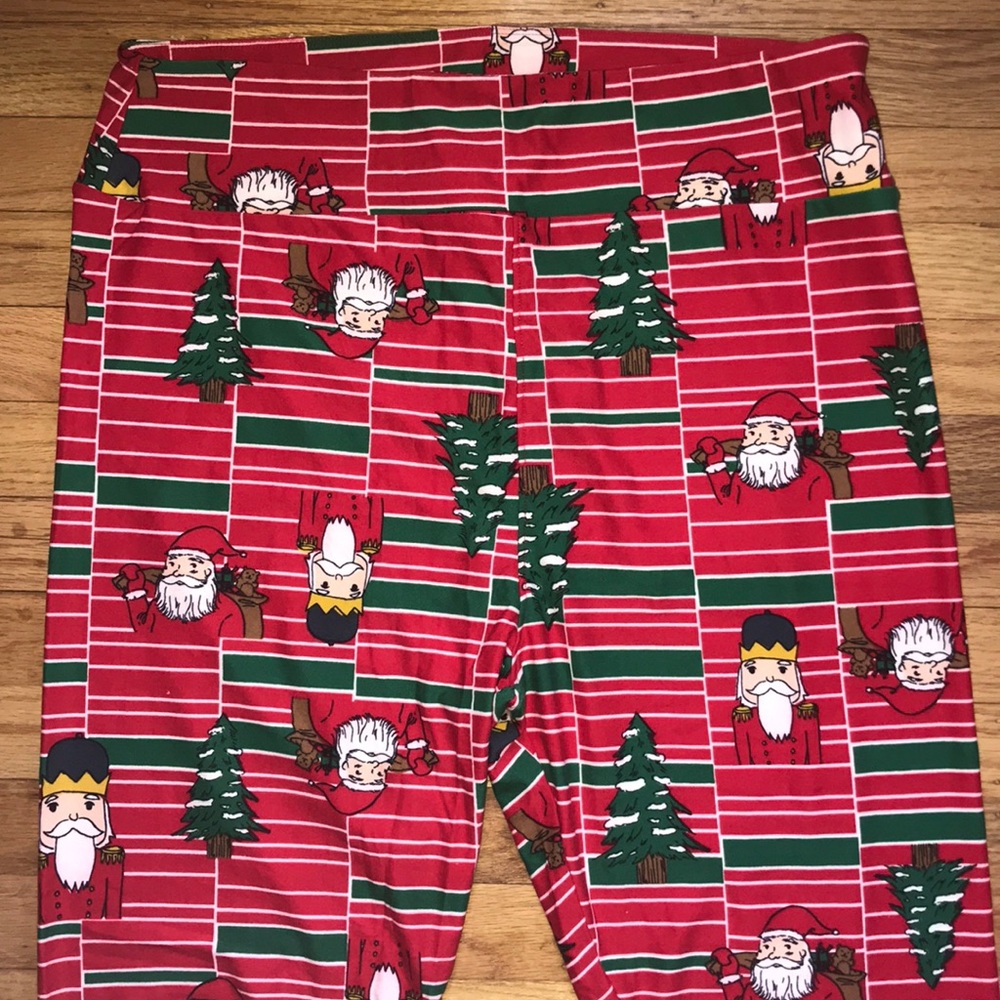 LuLaRoe holiday leggings.